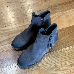 Women’s Gianni Bini Suede Zip Ankle Boots, Size 8